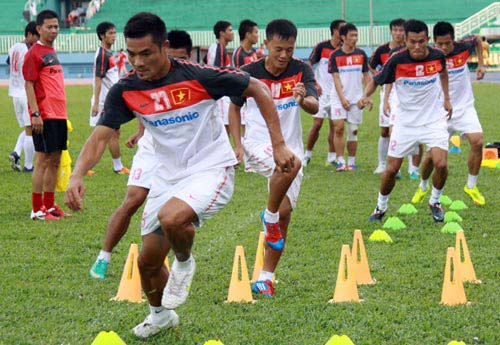 ĐTVN ra mắt áo đấu AFF Suzuki Cup 2012 - 4