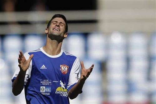 Xem Djokovic trổ tài trên sân bóng - 2