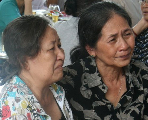 Quặn thắt lễ tang 2 mẹ con chết ở gầm xe - 2