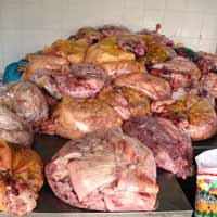 Tin tức trong ngày - Bắt xe tải chở cả tấn mỡ thối vào TP.HCM