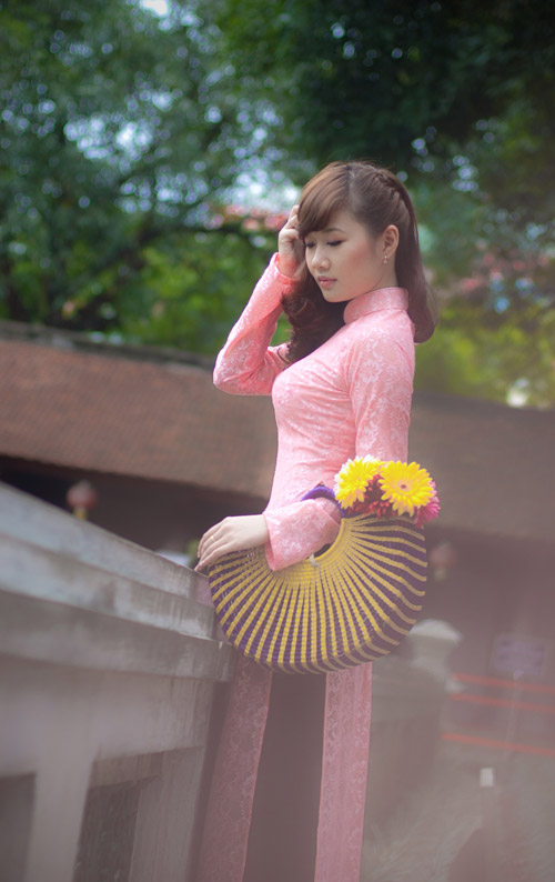 Hoa khôi Phương Đông dịu dàng trên phố - 13