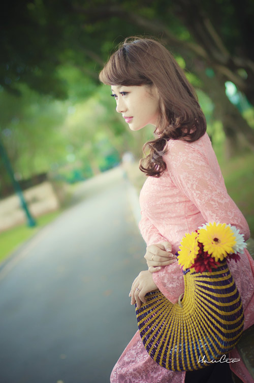 Hoa khôi Phương Đông dịu dàng trên phố - 17