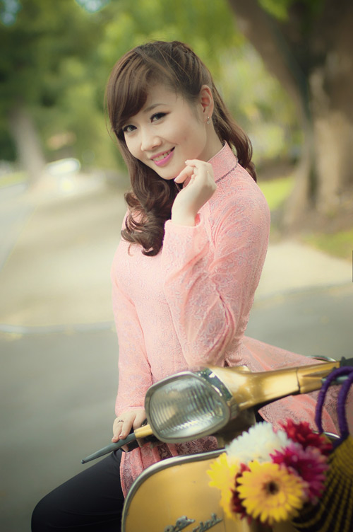 Hoa khôi Phương Đông dịu dàng trên phố - 16