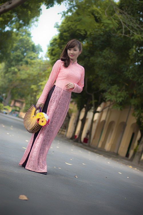 Hoa khôi Phương Đông dịu dàng trên phố - 14