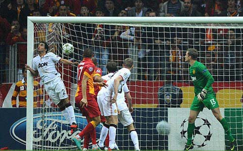 Galatasaray - MU: Cái giá phải trả - 1