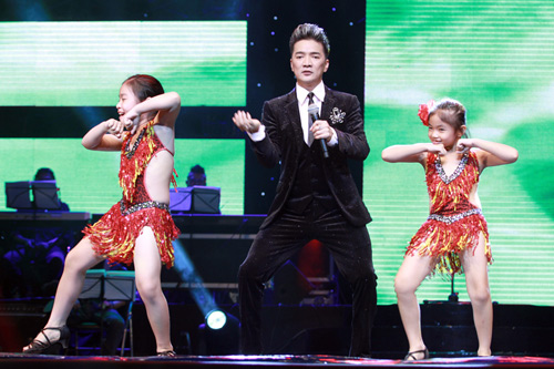 Ông hoàng nhạc Việt hát lót cho Đồng Lan - 2