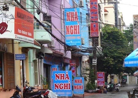 Chuyện bi hài ở... nhà nghỉ - 2