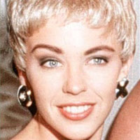 Làm đẹp - Siêu sao tút lại sắc xuân nhờ... tóc