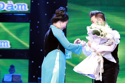 Sao giật mình vì quà "độc" của khán giả - 4