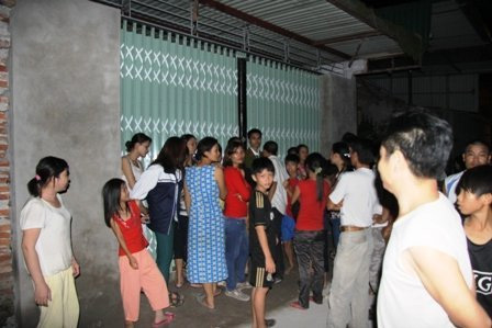 HN: Khống chế nhiều người, cố thủ trong nhà - 2