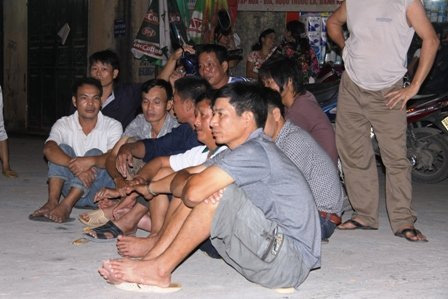 HN: Khống chế nhiều người, cố thủ trong nhà - 5