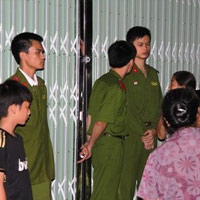 Pháp luật - HN: Khống chế nhiều người, cố thủ trong nhà