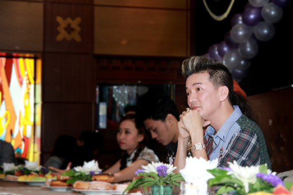 Mr Đàm thực hiện lời hứa với học trò - 2