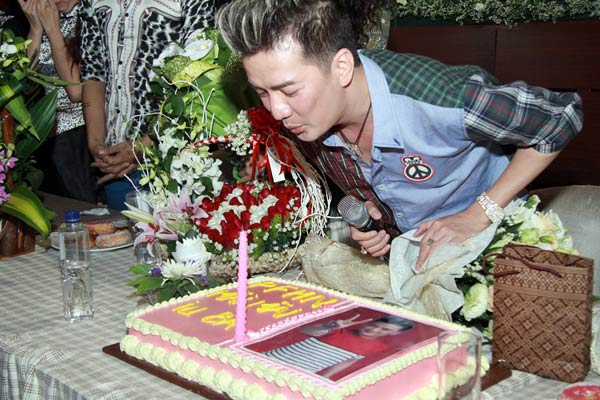 Mr Đàm thực hiện lời hứa với học trò - 3