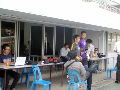 “Cơn sốt” truyền thông ở sân tập của ĐTVN - 2