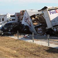 Tin tức trong ngày - Mỹ: 100 ôtô đâm liên hoàn trên đường cao tốc