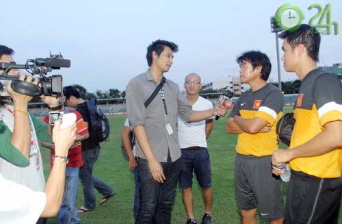 HLV Phan Thanh Hùng trước trận đánh lớn - 11