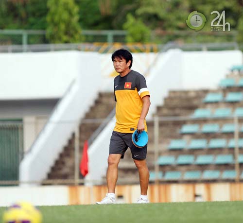 HLV Phan Thanh Hùng trước trận đánh lớn - 12