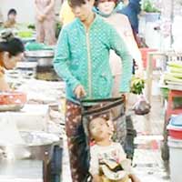Tin tức trong ngày - Mang trẻ bại não đi ăn xin