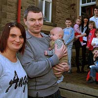 Sức khỏe đời sống - Bà mẹ 37 tuổi đẻ 16 đứa con