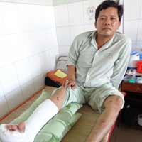 Tin tức trong ngày - Lao xe vào cột đèn: Người tài xế có tâm