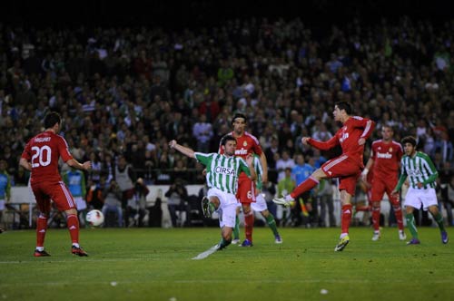 Betis – Real: CR7 cần hat-trick - 1