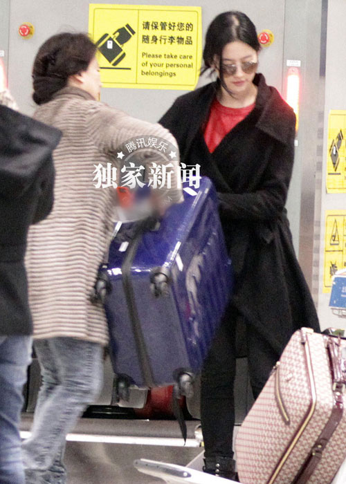 Mặc tin đồn, Diệc Phi vẫn gặp cha dượng - 4