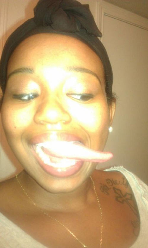 Cô gái có chiếc lưỡi dài 9,75cm - 13