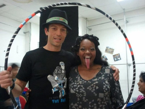 Cô gái có chiếc lưỡi dài 9,75cm - 9