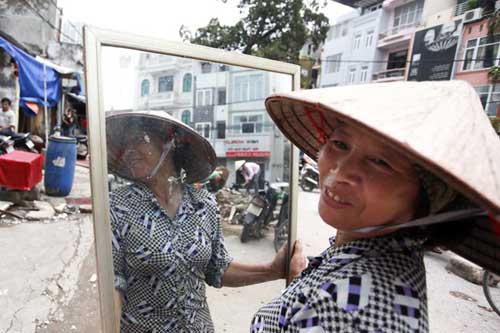 Chuyện của những người: Từ làng... ra phố - 4
