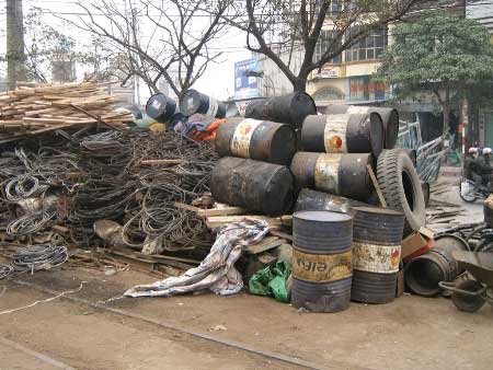 Tàu chạy trên vỉa hè, đụng đâu chết đó - 4
