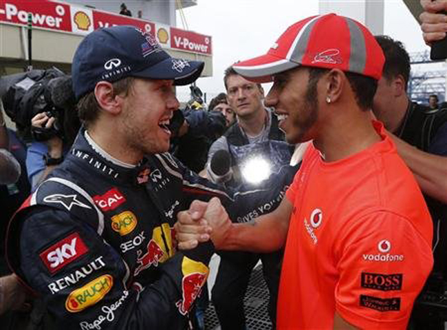 Hamilton chia vui cùng Vettel.
