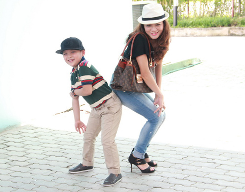 Dương Cẩm Lynh quấn quýt trẻ nhỏ - 13