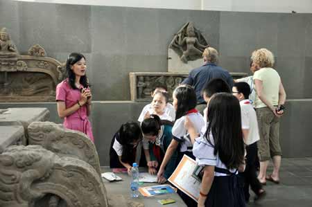 Giới trẻ hững hờ với bảo tàng! - 1