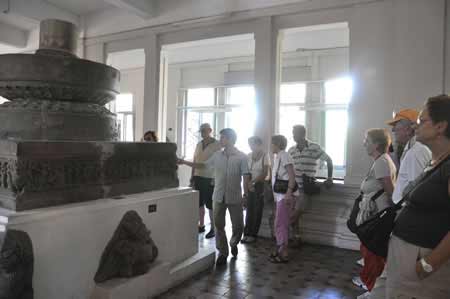 Giới trẻ hững hờ với bảo tàng! - 2