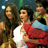 Người mẫu - Hoa hậu - Chung kết VNTM 2012 ít bị "hứng đá"!