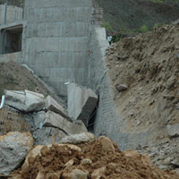 Tin tức trong ngày - Xe ben "húc" vỡ đập thủy điện: Khó tin!