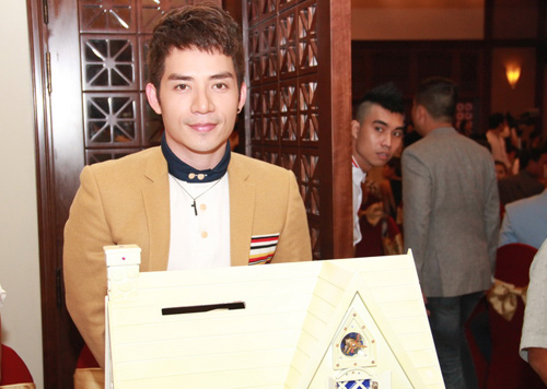 Lẻ bóng, Bảo Anh vẫn tươi rói - 9