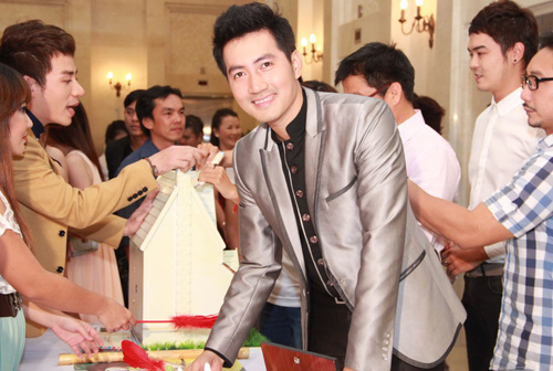 Lẻ bóng, Bảo Anh vẫn tươi rói - 16