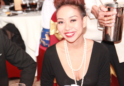 Lẻ bóng, Bảo Anh vẫn tươi rói - 9