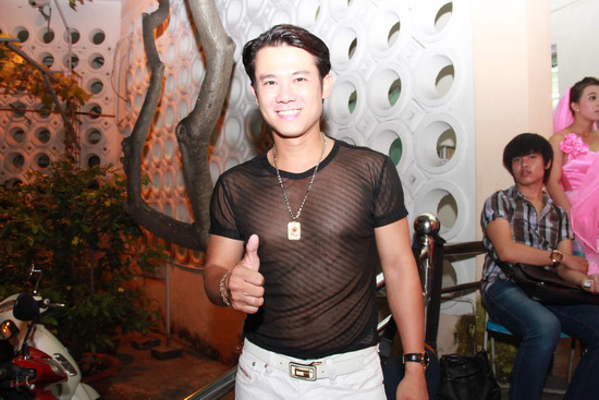 Sao nam cũng ham khoe ngực lấp ló - 5