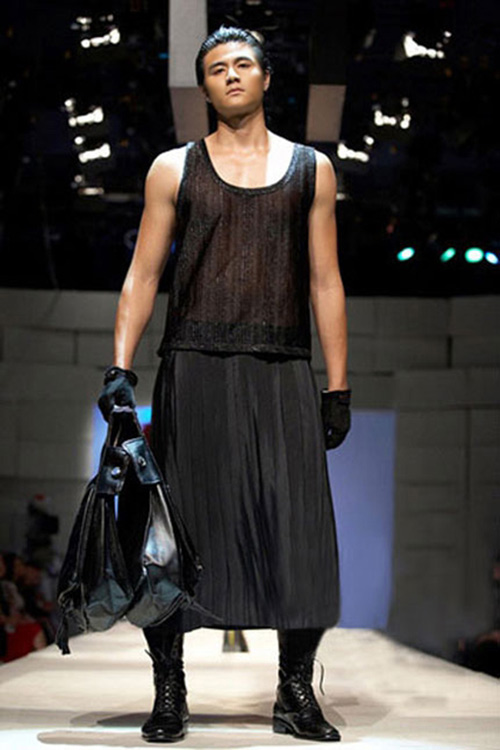 Sao nam cũng ham khoe ngực lấp ló - 6