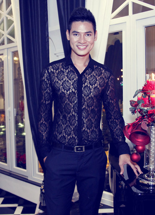 Sao nam cũng ham khoe ngực lấp ló - 2