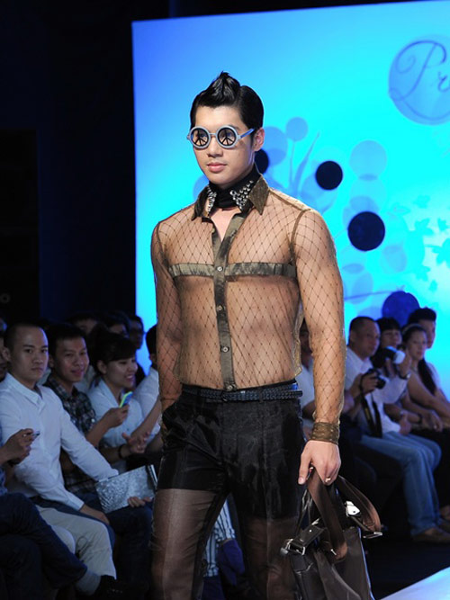 Sao nam cũng ham khoe ngực lấp ló - 3