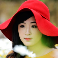 Bạn trẻ - Cuộc sống - Nữ sinh Truyền hình khoe sắc giữa rừng hoa