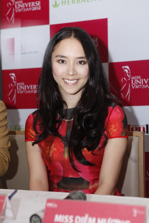 Diễm Hương được khen “chuẩn men” - 4