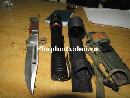 NK141: Lạnh người với vũ khí "nóng" trên ô tô - 2