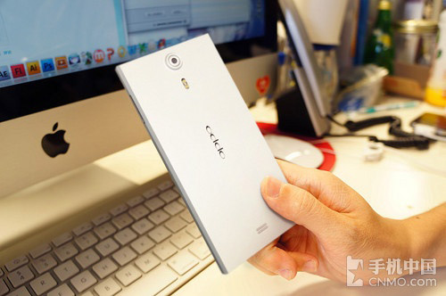 Oppo Find 5 ca ngợi màn hình Full HD - 3