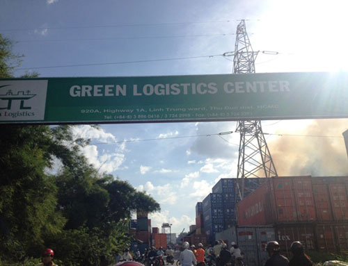 Bãi container cháy, thực phẩm Tết ra tro - 5