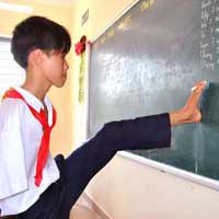 Tin tức trong ngày - Đôi chân diệu kỳ của cậu bé không tay